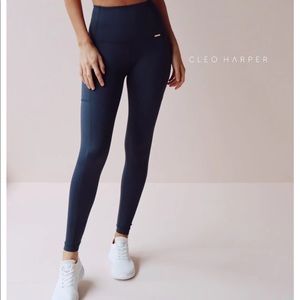 Cleo Harper forte leggings.